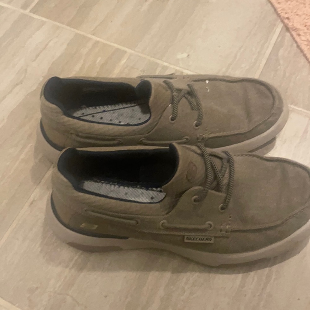 Skechers slip on shoes. No insoles